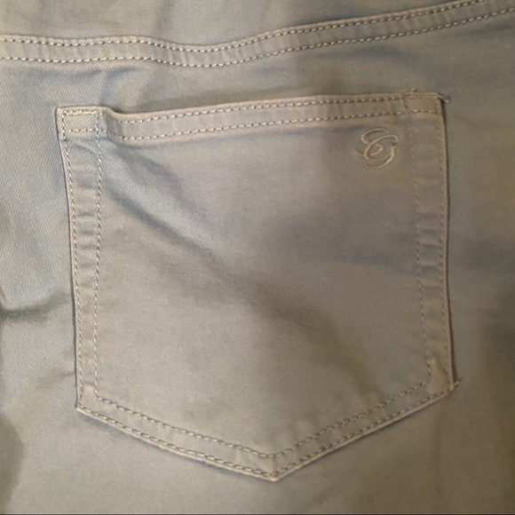 Susan Graver Stretch Twill Pull-on Capri Pants - Picture 7 of 8